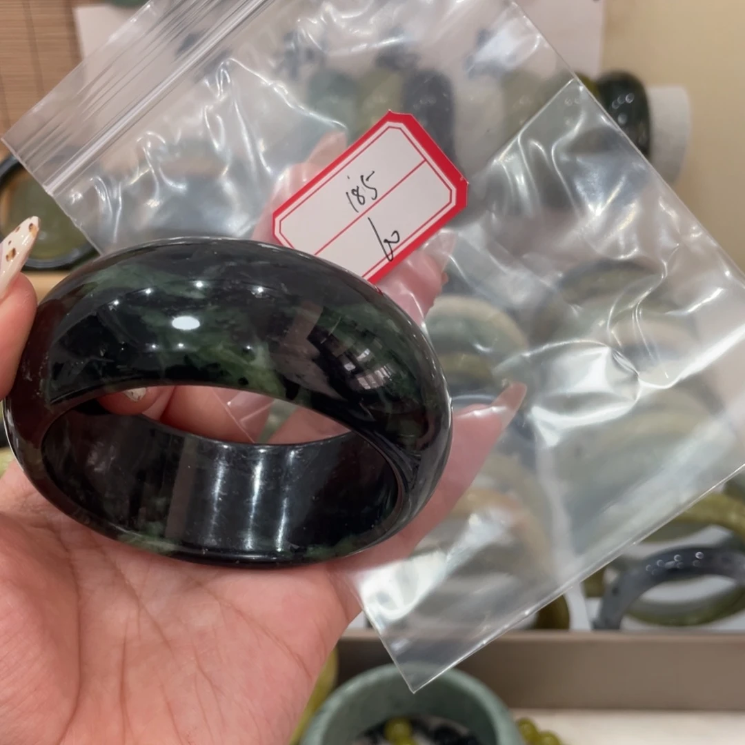 蛇纹石玉手镯未镶嵌文*