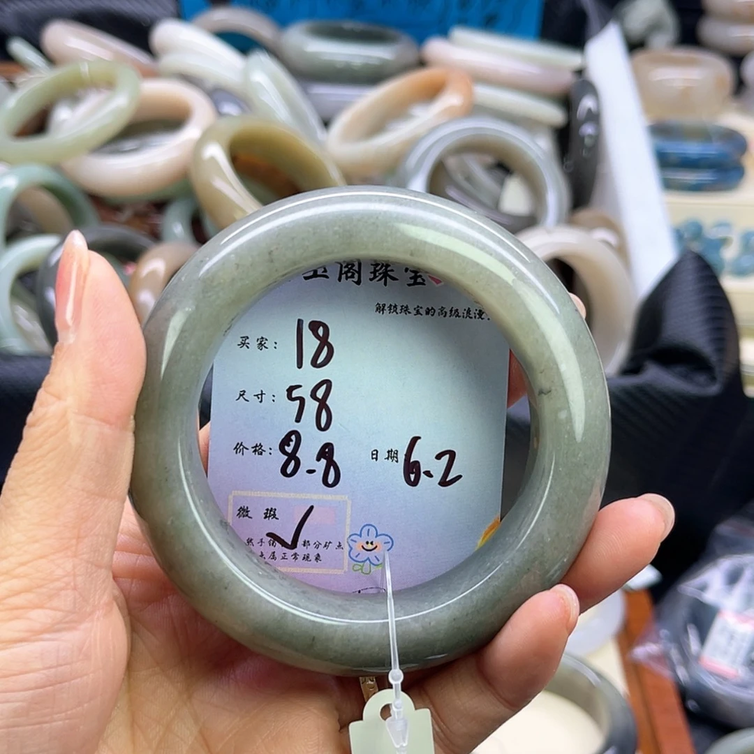 【闪购商品】石英质玉手镯未镶嵌i*通