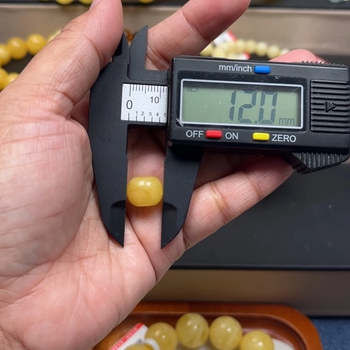 琥珀未镶嵌珠宝奇石M197号微瑕