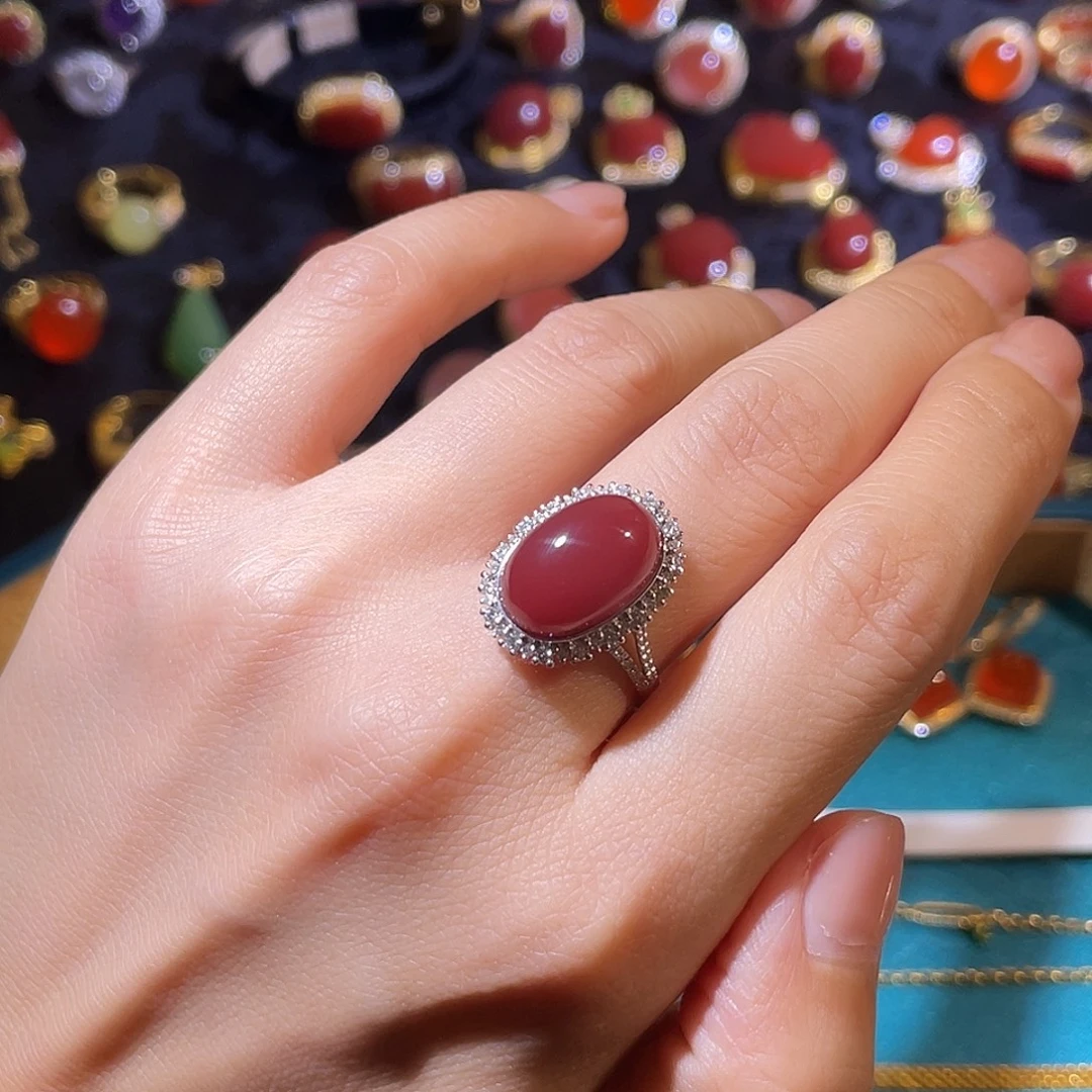 南红玛瑙18K金镶嵌戒指