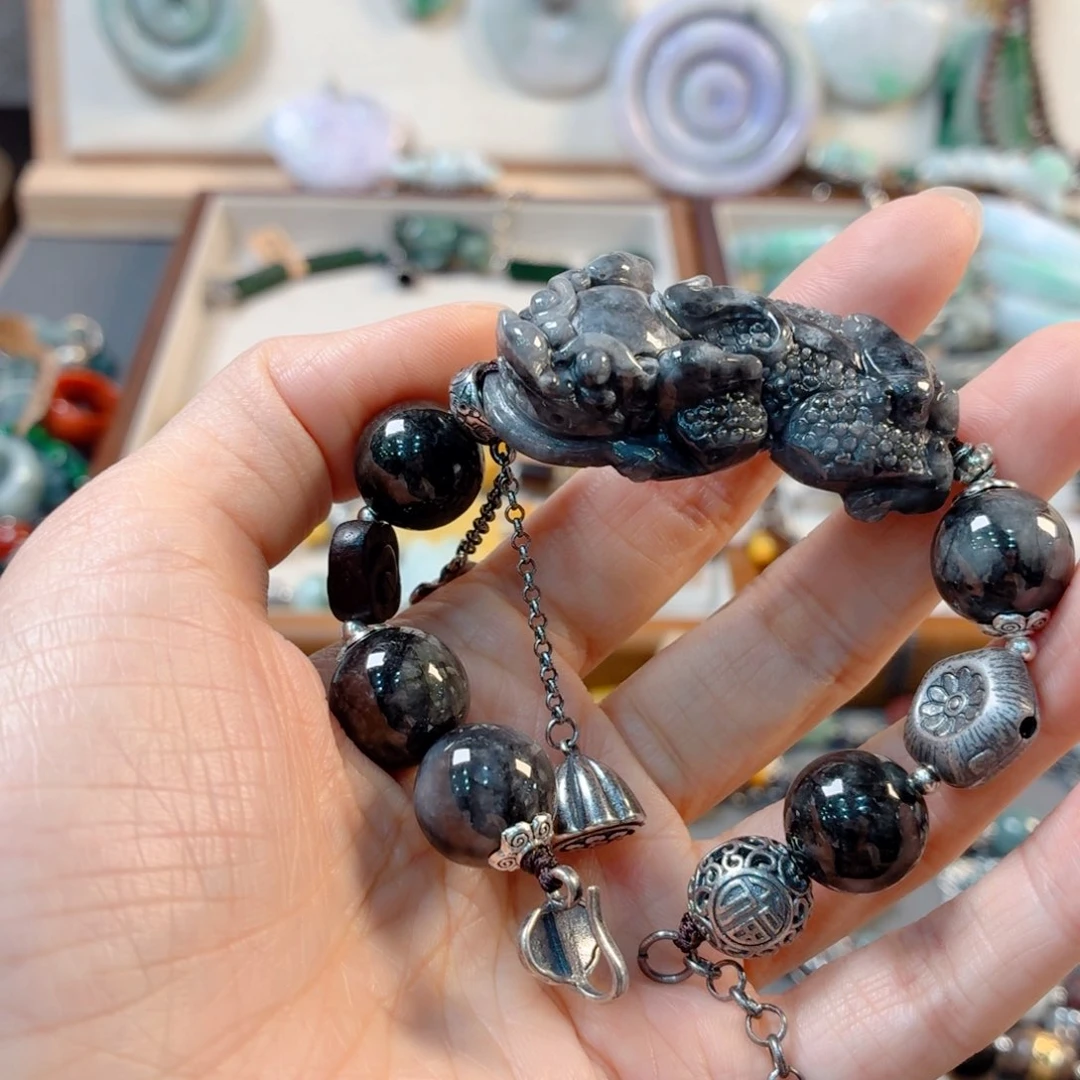 J***o翡翠未镶嵌颈饰手串