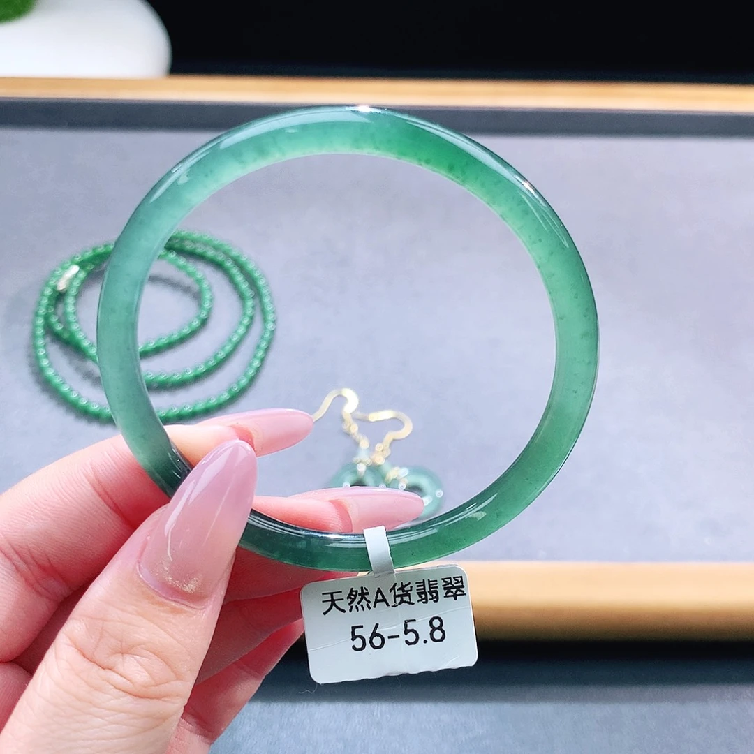 未镶嵌手镯（圆镯）翡翠