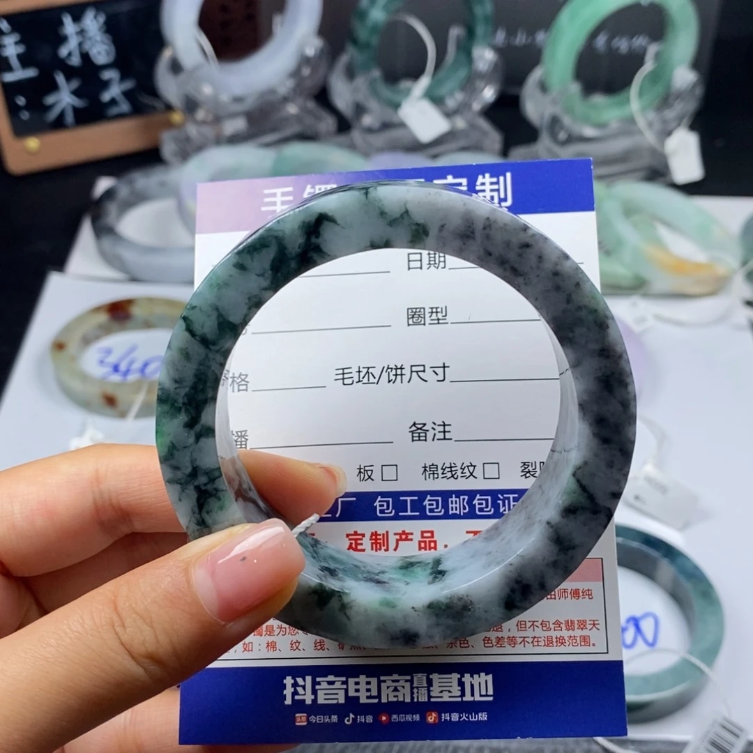 未镶嵌绿乌鸡轮胎定制翡翠