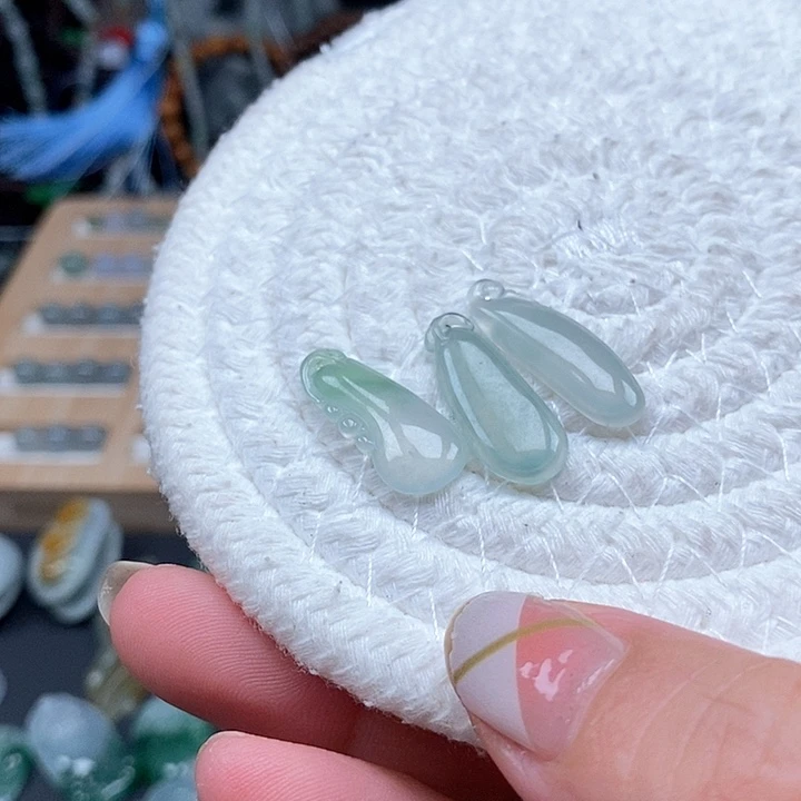 吊坠(不含链)未镶嵌翡翠一个80