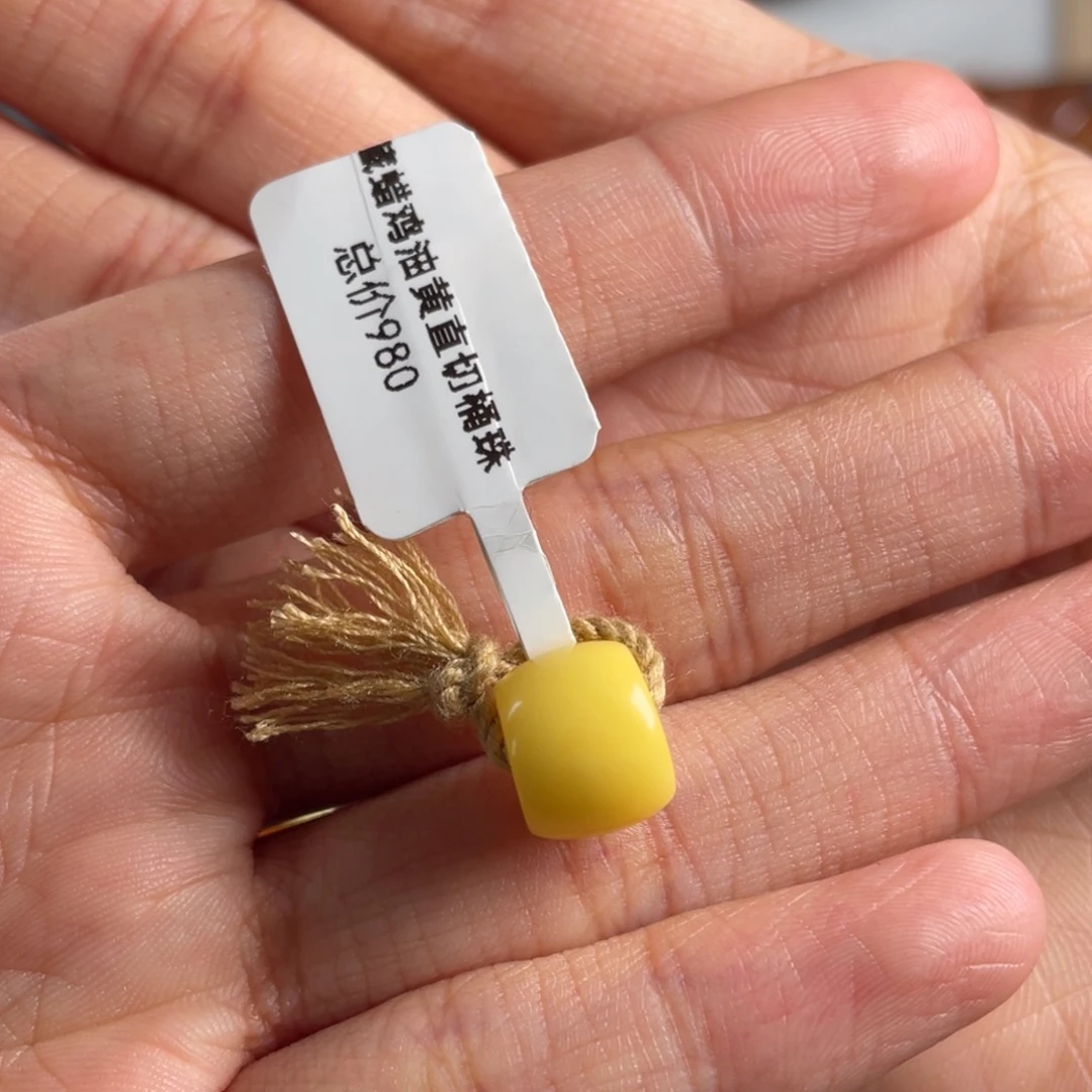 琥珀颈饰未镶嵌易*