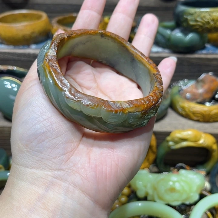 岫岩河磨玉（透闪石质玉）手镯未镶嵌V***i