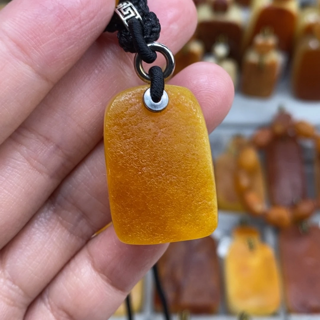 蜜蜡未镶嵌珠宝奇石