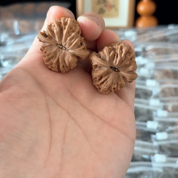 文玩核桃吊坠G**o南将浮黄