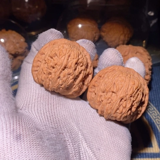 文玩核桃把件全品绣球