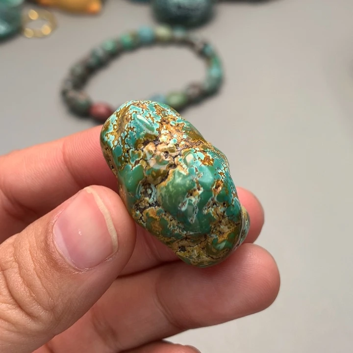 绿松石未镶嵌颈饰