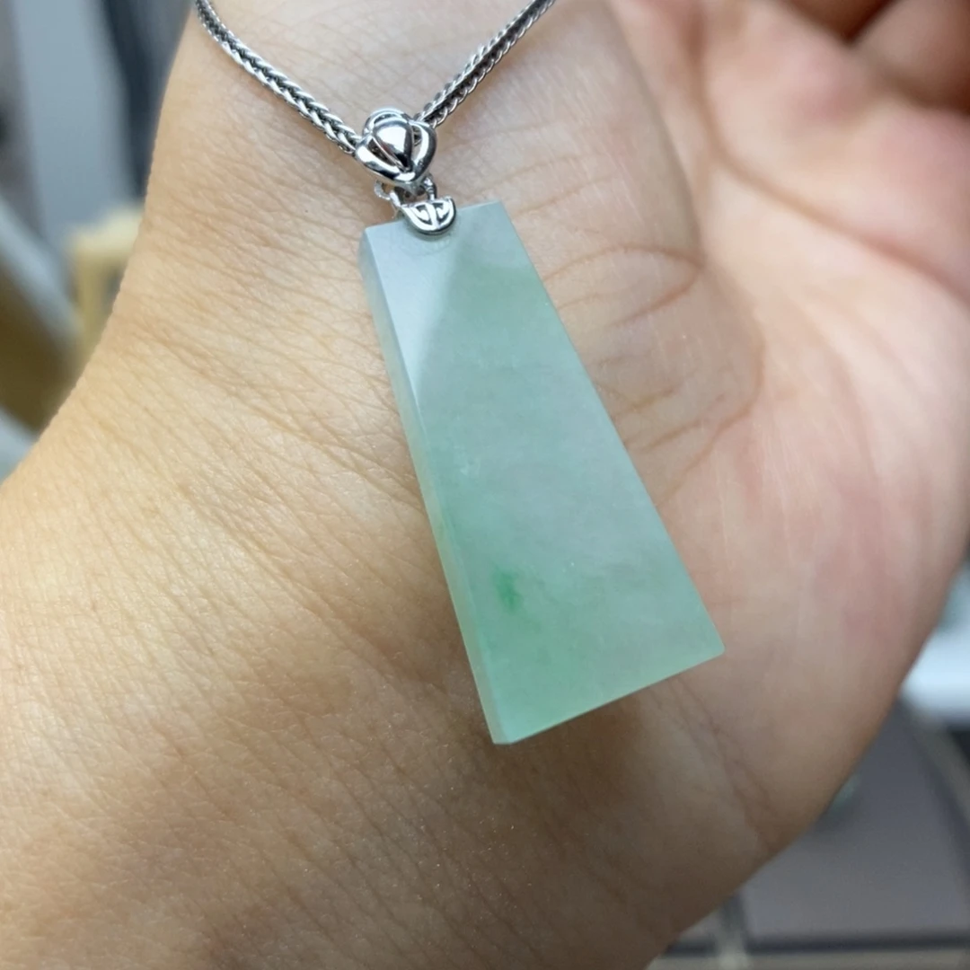 【闪购商品】颈饰18K金镶嵌翡翠18