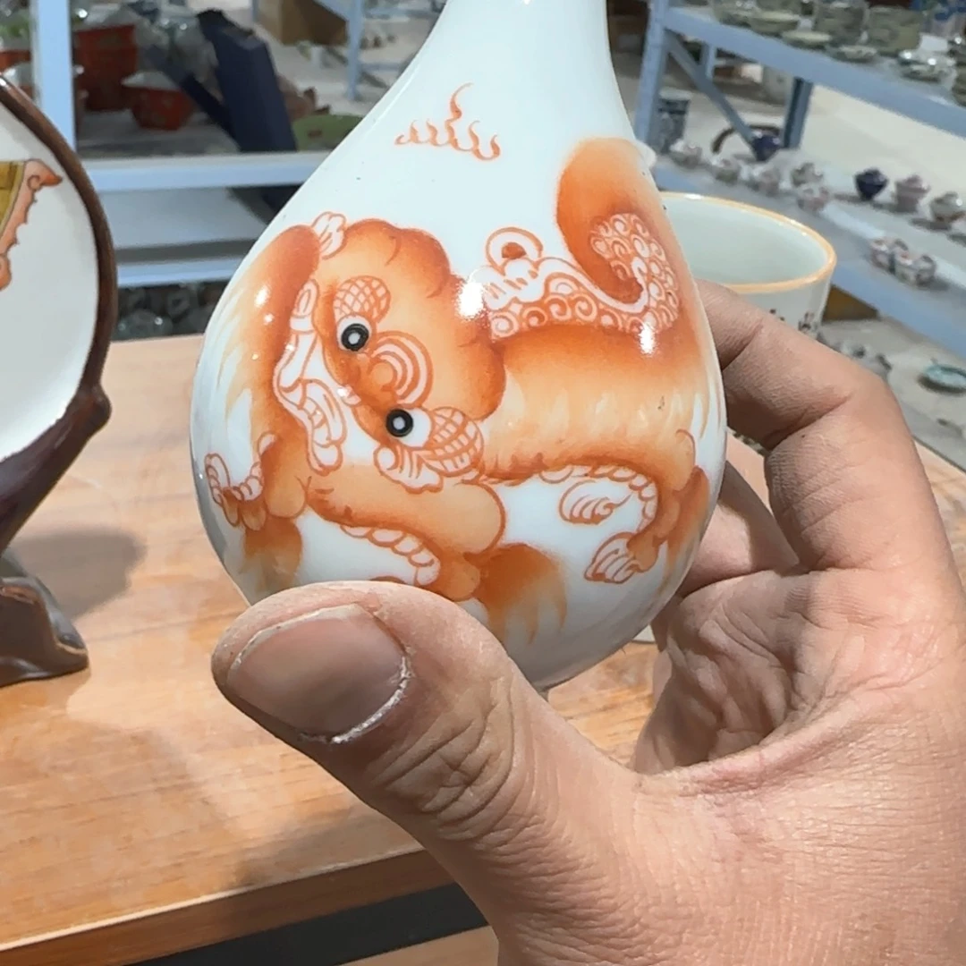 瓷片大*瓷器上还有两条长线上镌刻