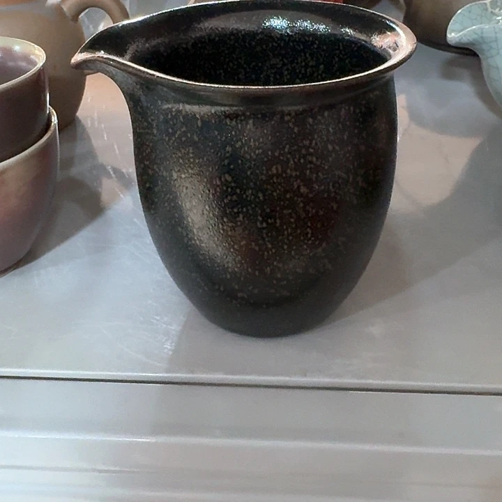 主人杯一个，瓷。。品茗瓷