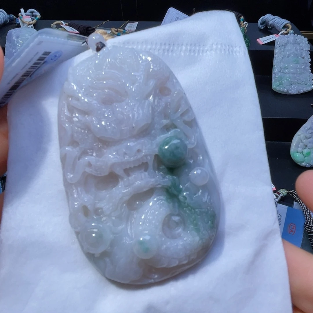 颈饰未镶嵌翡翠一个