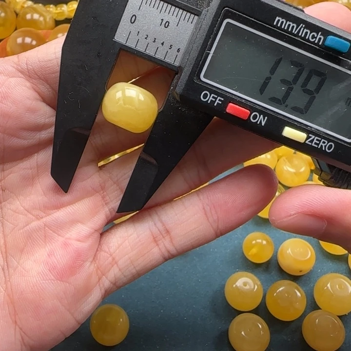 蜜蜡未镶嵌珠宝奇石天然430