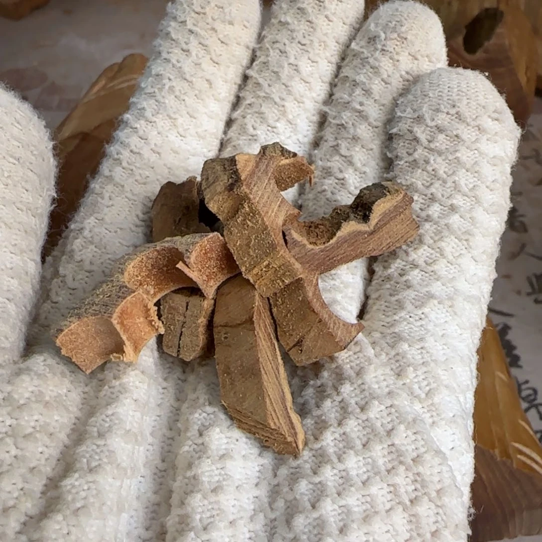 魚***檀香木其他树根碎料20克