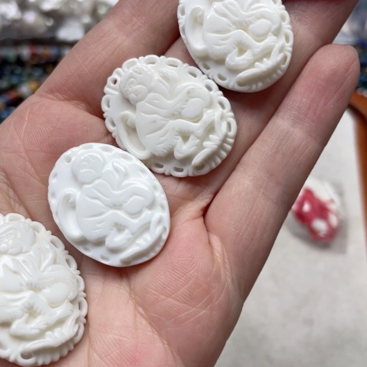 玛瑙/玉髓合金珠宝半成品一个车车猴吊坠