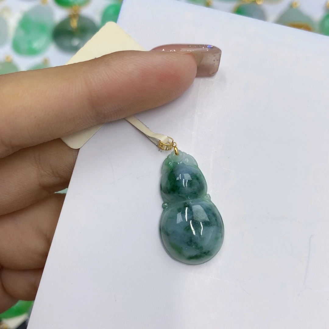 翡翠18K金镶嵌颈饰翡翠