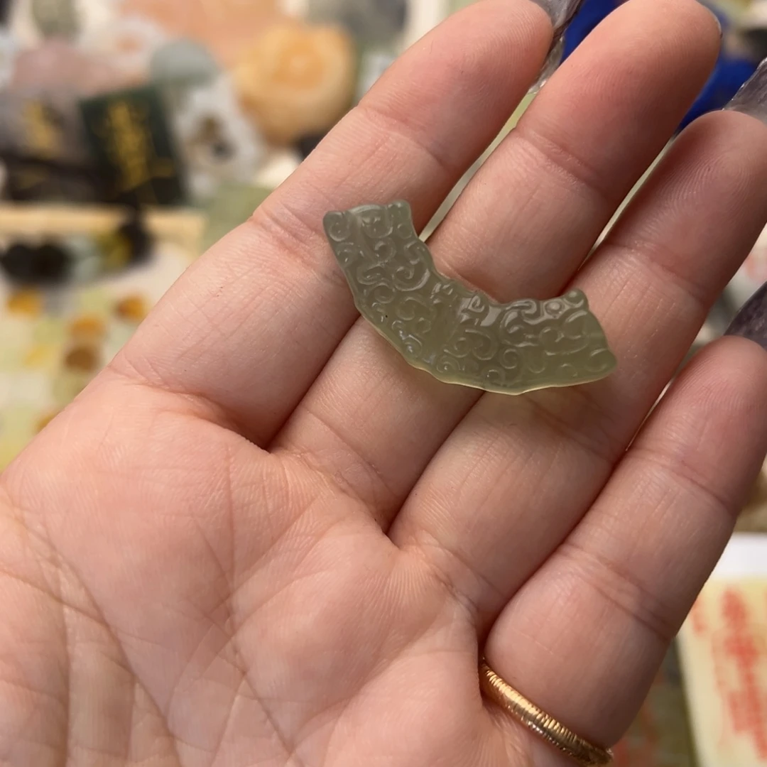 蛇纹石玉颈饰合金