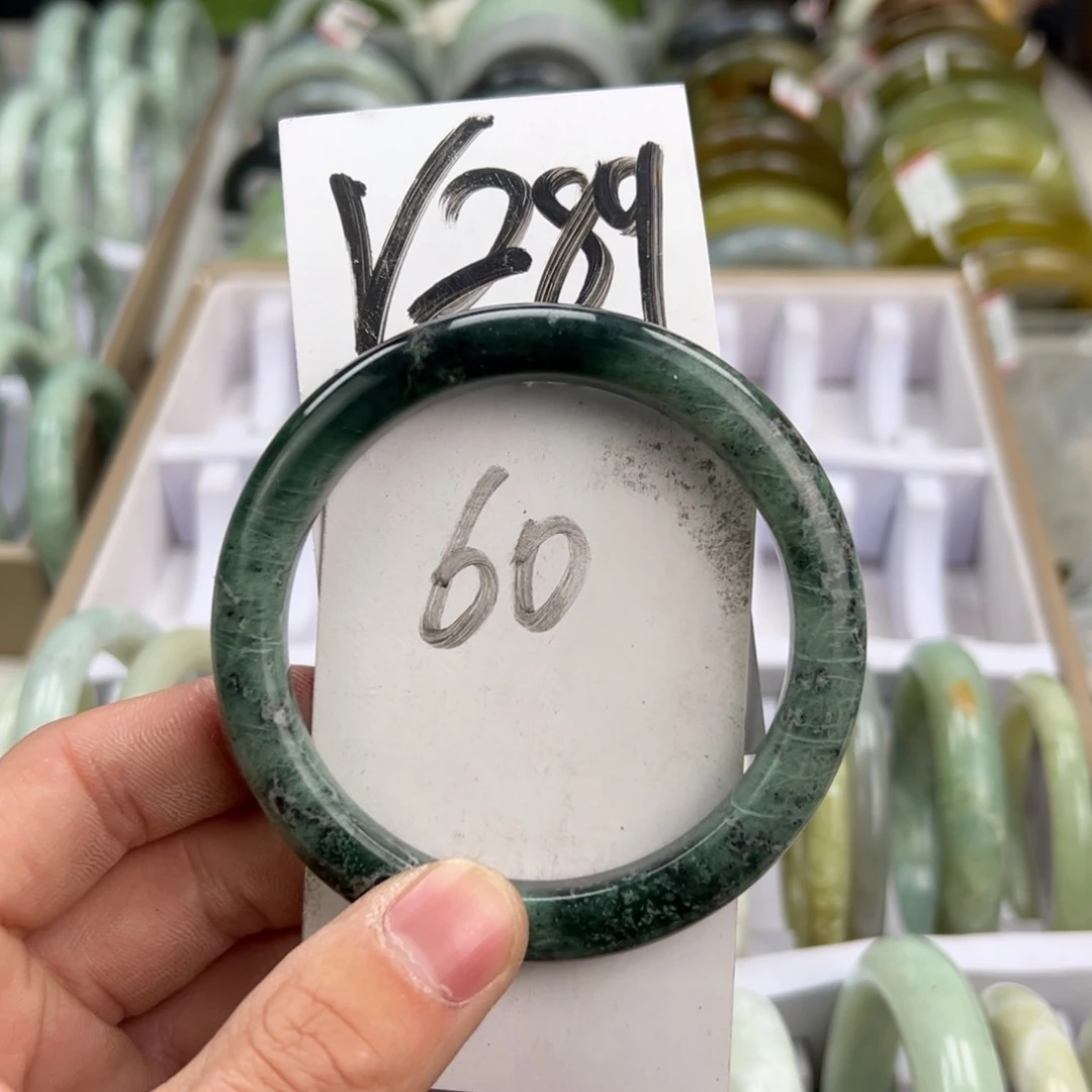 岫玉手镯未镶嵌天然岫玉微瑕，可以正常佩戴