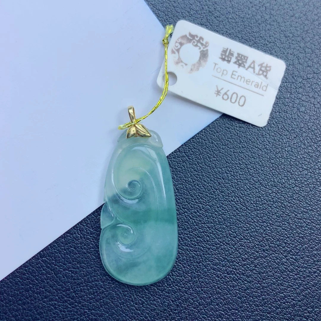 翡翠颈饰未镶嵌如意