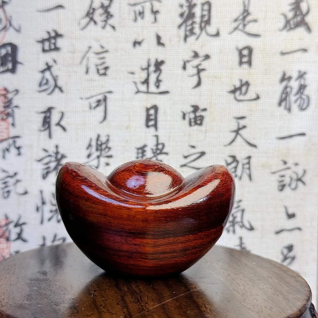 元宝檀木雕刻精美手把件
