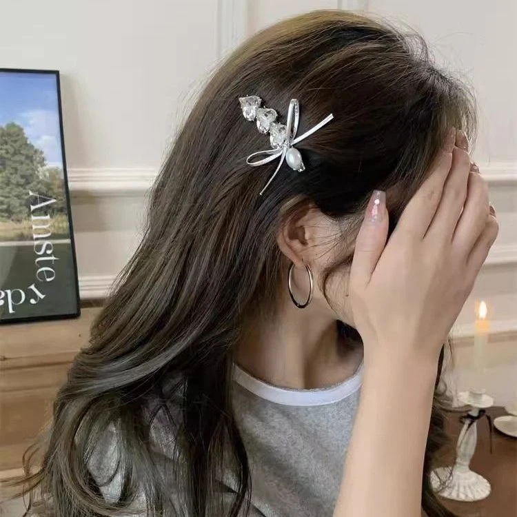 韩版高级感爱心水晶鸭嘴发夹2025新款亮银蝴蝶结碎发侧边刘海夹女