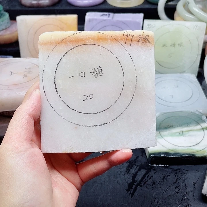 独山玉未镶嵌手镯定制