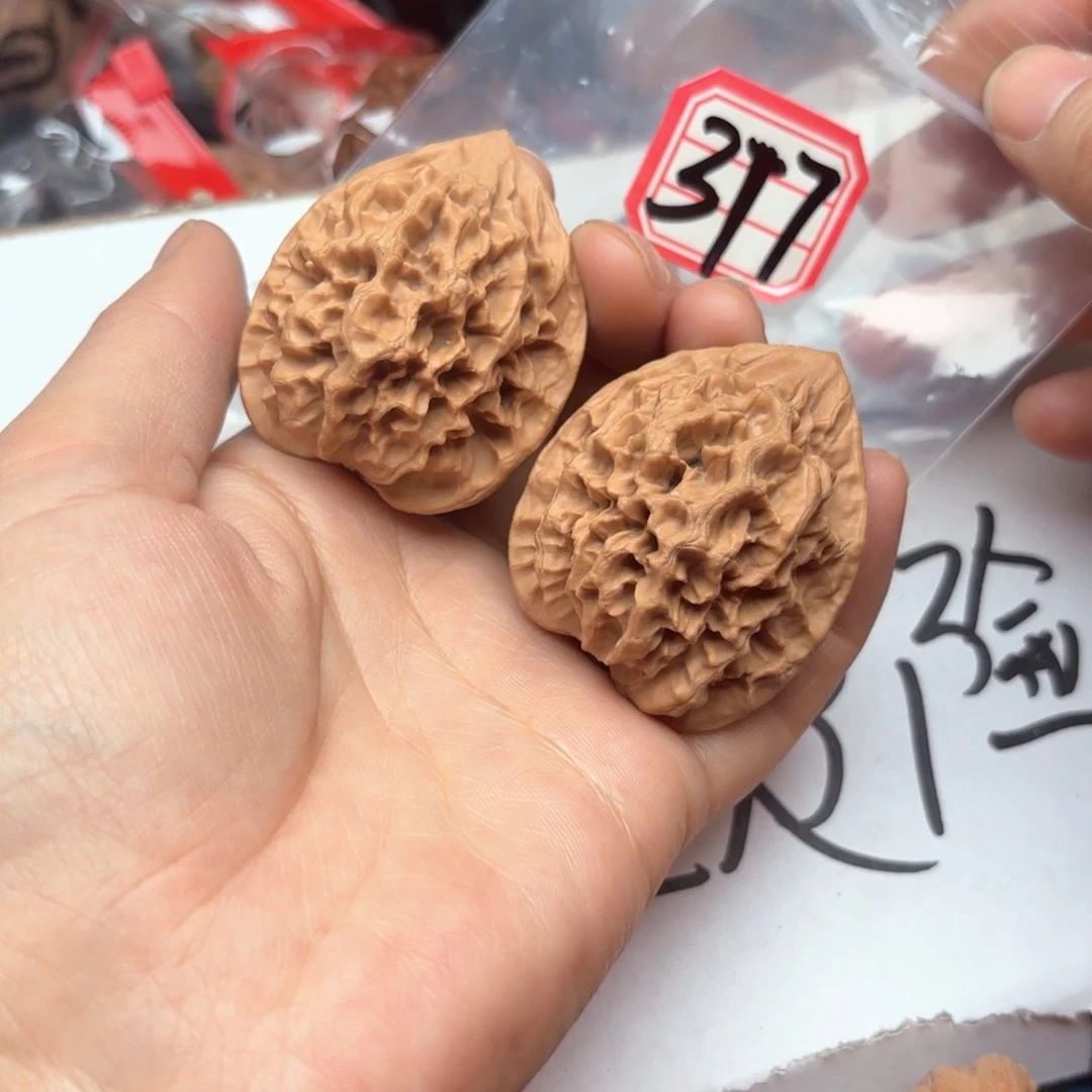 文玩核桃吊坠贪****）帝王