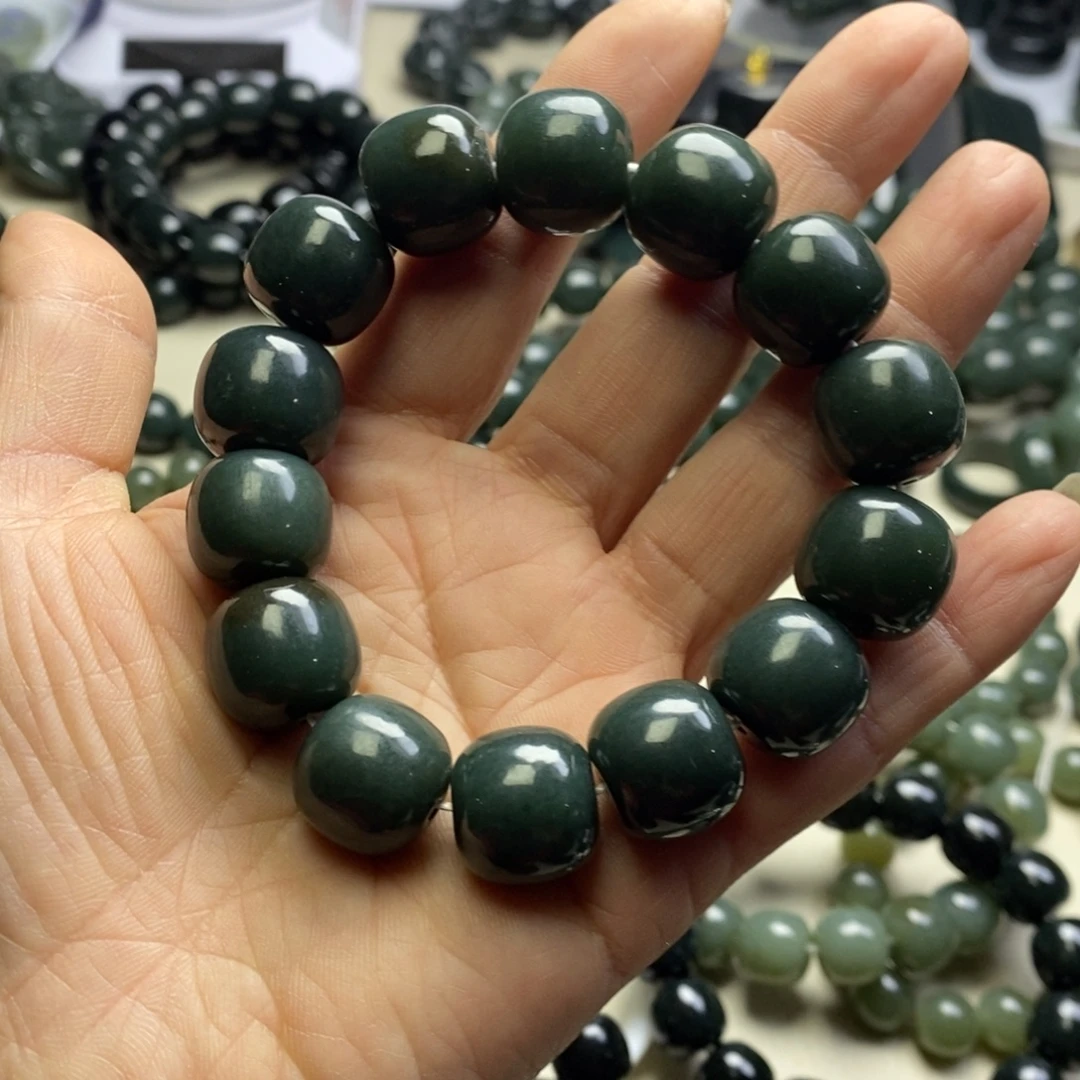 夏****和田玉未镶嵌手链和田玉且末料卡16老型手串