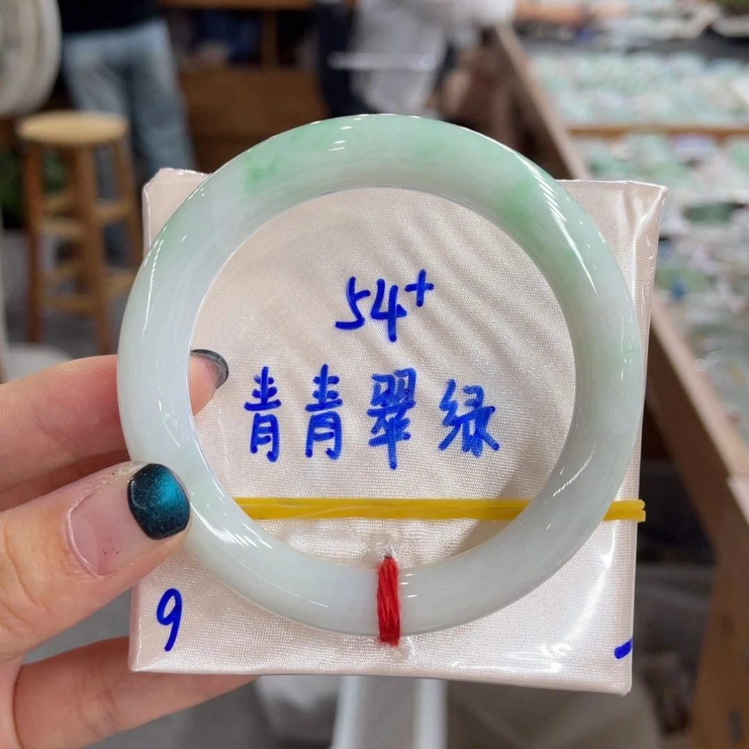 翡翠手镯未镶嵌缅甸天然翡翠