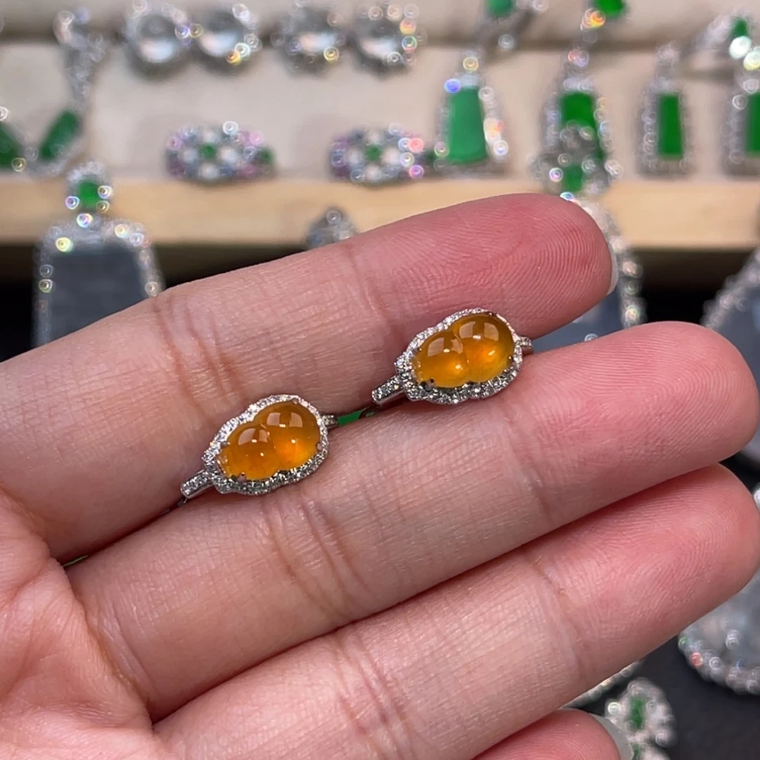 翡翠耳饰18K金镶嵌黄翡葫芦