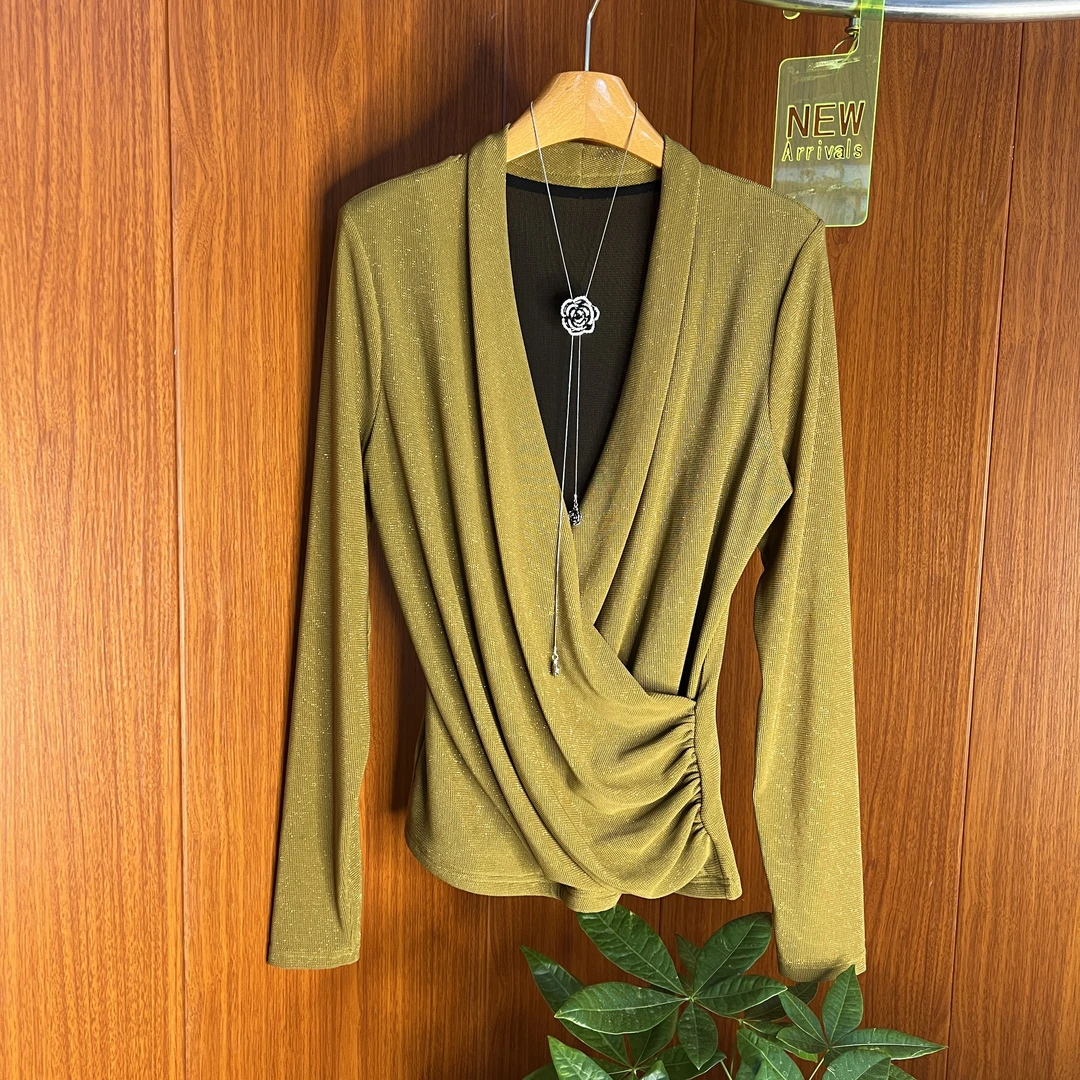 243064琥珀黄撒金片印花洋气显瘦女装上衣V领弹力透气套头打底衫