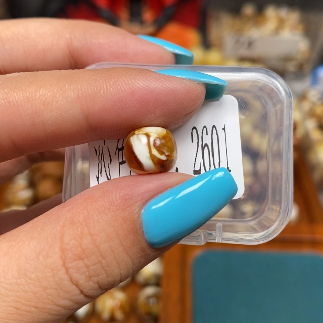 蜜蜡未镶嵌珠宝奇石2601