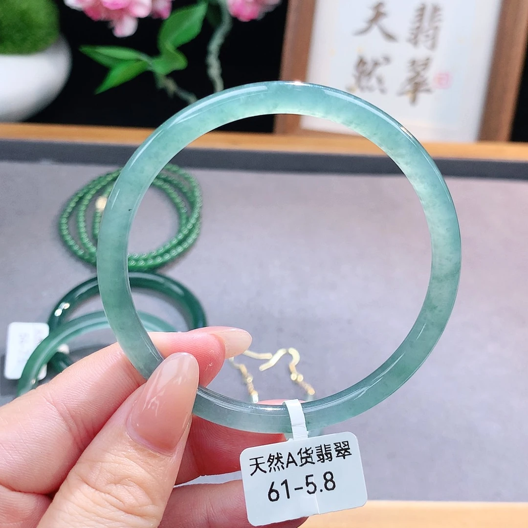 未镶嵌手镯（圆镯）翡翠