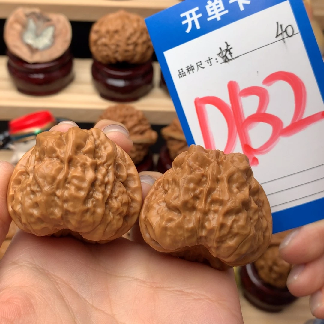 文玩核桃把件马*亮蛤蟆头