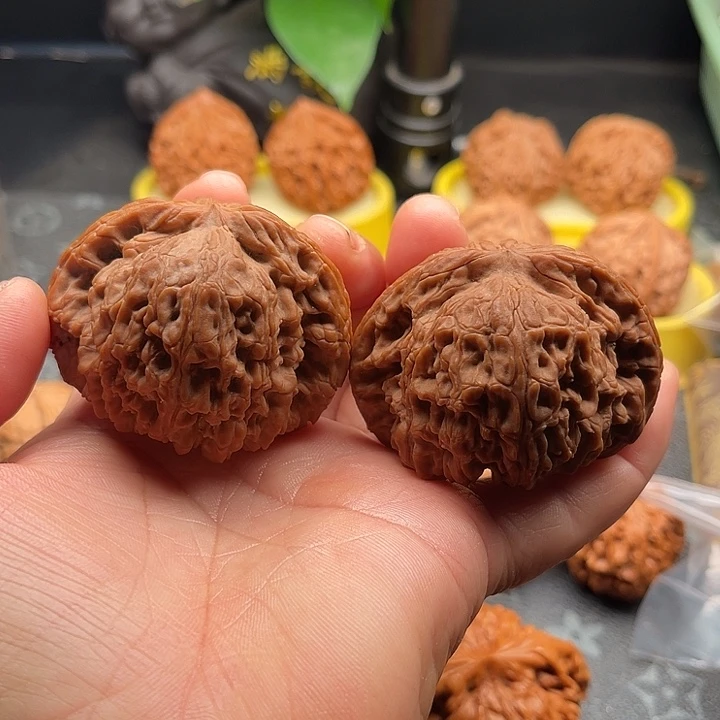 文玩核桃把件全品南疆石边54➕55