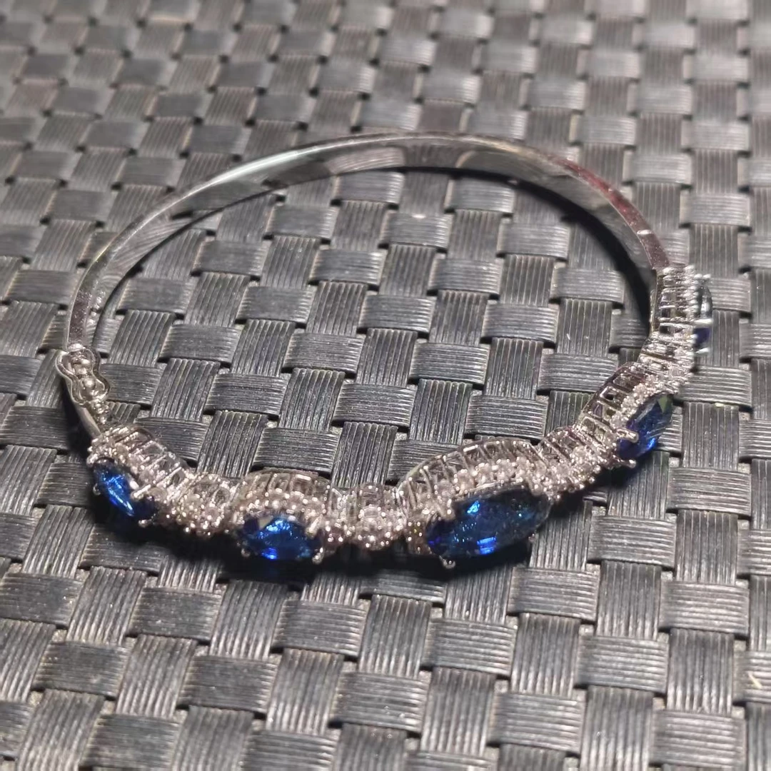 【南非定制】经典高级轻奢大气百搭手镯aj460130