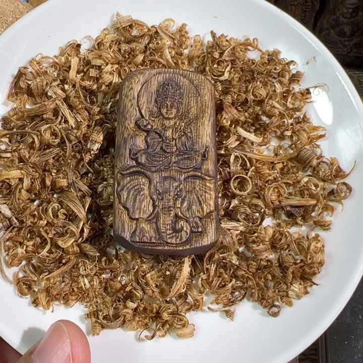 沉香碎屑沉香白棋楠沉香雕刻牌7.4克