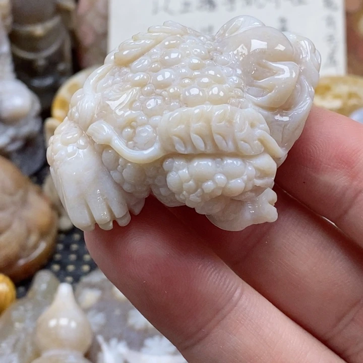 石英质玉未镶嵌颈饰