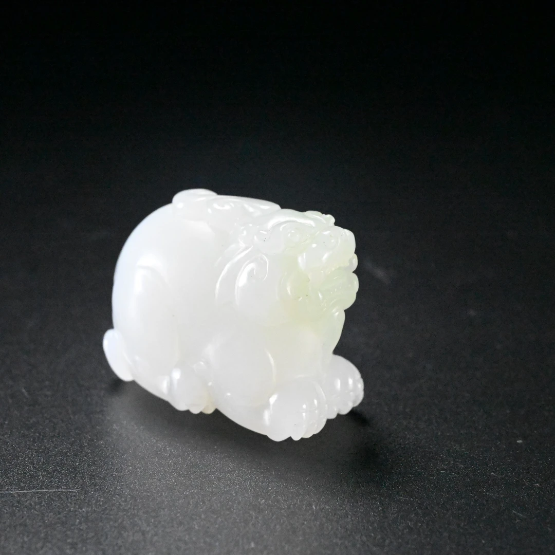 LOT8826 2509270141和田玉翠青绿貔貅挂件/保利