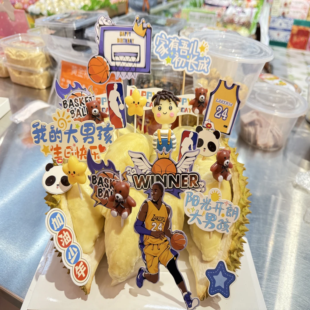 果切小朋友只榴莲的生日蛋糕（包括蜡烛皇冠餐盘）