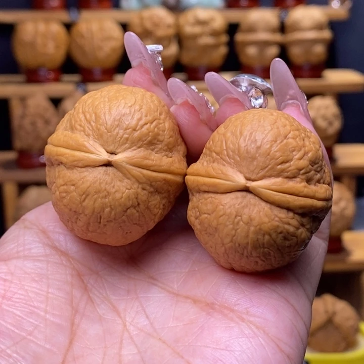 冰***️文玩核桃把件光头强2号37尺