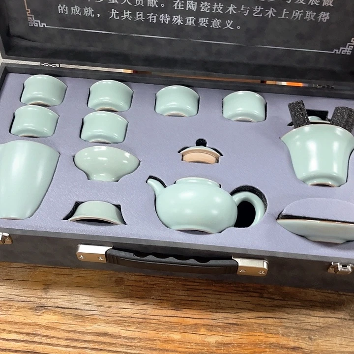 孤品茶具套装等。