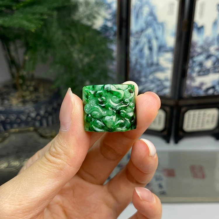 老种藓加绿辣色复古饕餮瑞兽裸石戒面花件 天然翡翠A货