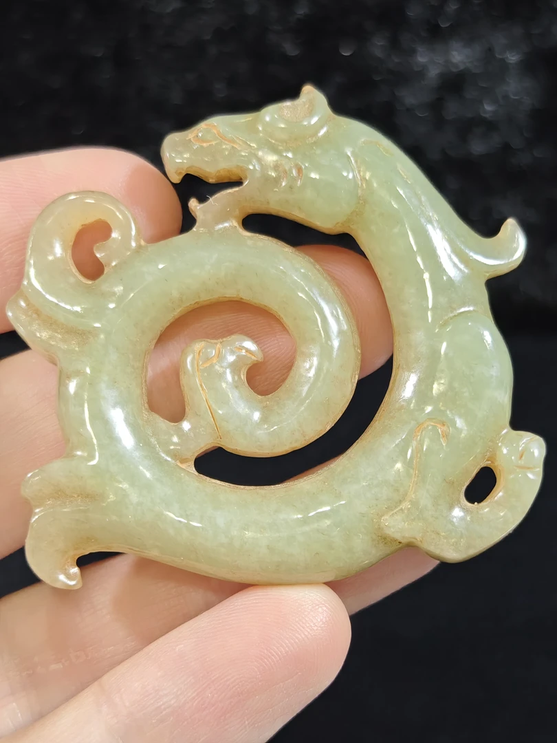 旧藏天然和田玉龙行天下玉佩30克50*51*10mm