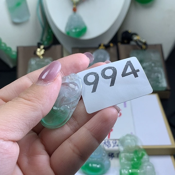 吊坠(赠链)未镶嵌翡翠