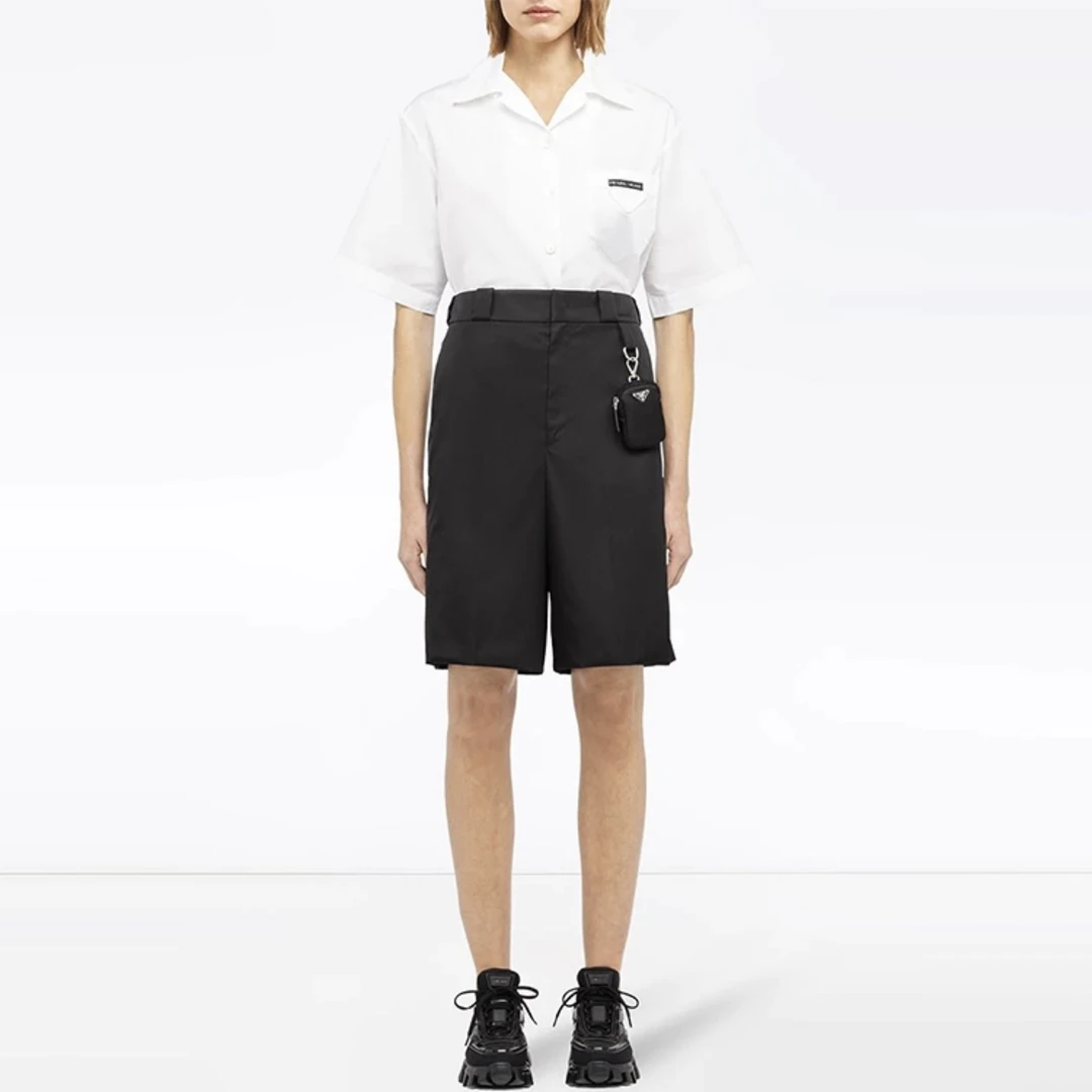 全新未使用 Prada/普拉达 4504/黑色Logo三角标华达小包短裤/40码