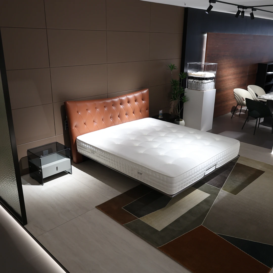 【越映】Lapis 凤蝶床  意式极简主卧室家具双人皮艺别墅真皮大床