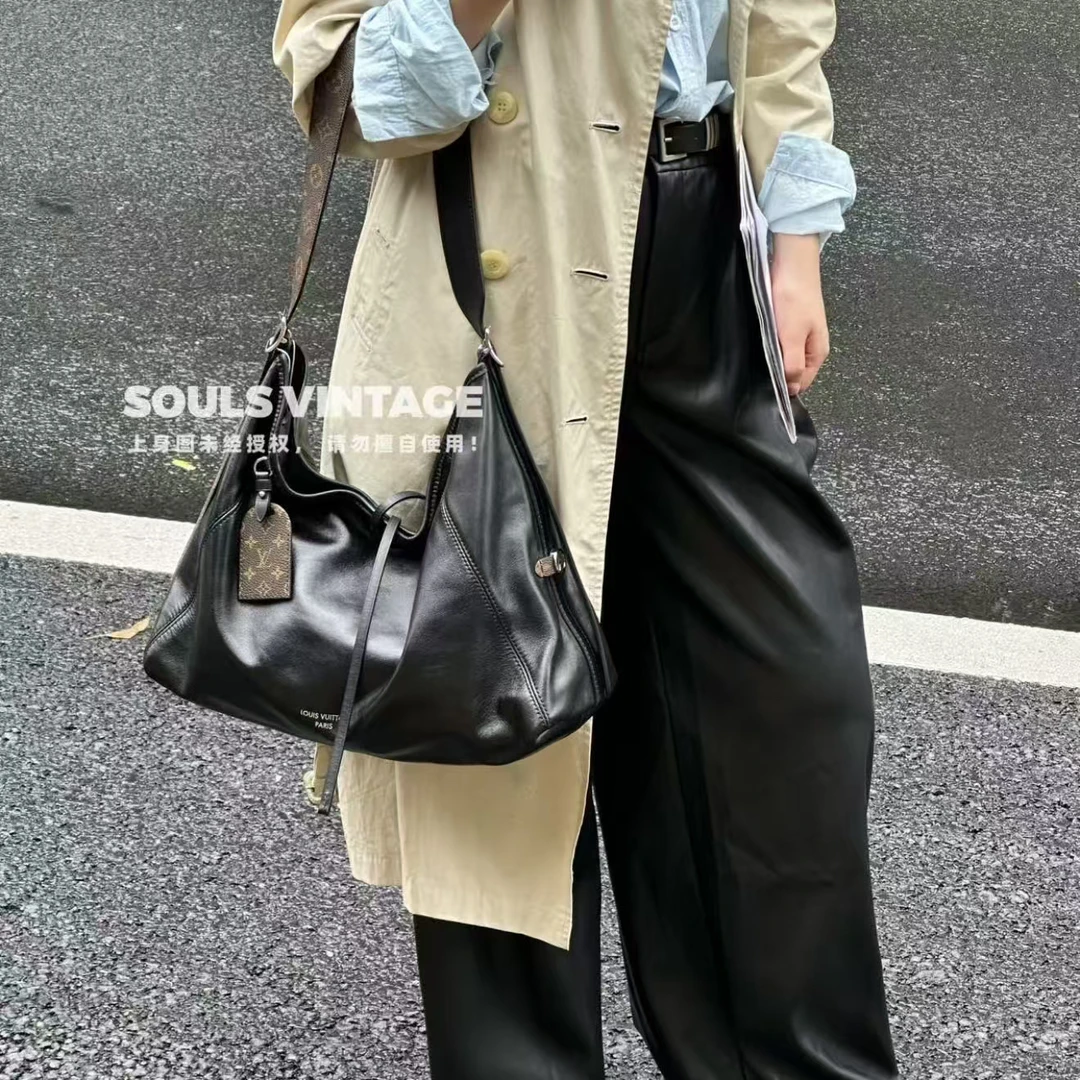 95新 LouisVuitton/路易威登 lv 羊皮 黑武士中号/603943478